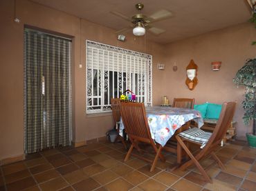 Casa aparellada amb balcó en venda a Heliópolis
