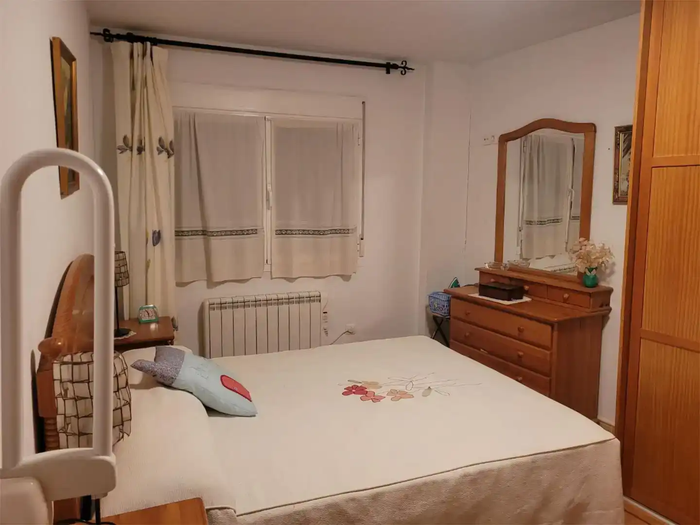 Habitación de Piso en venta en Salvacañete con Parquet, Trastero y Amueblado