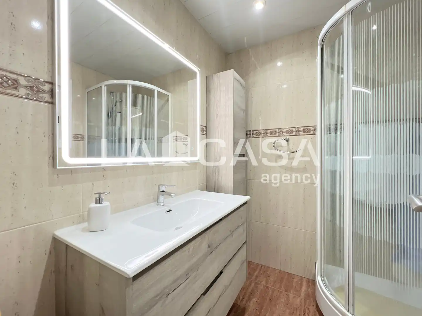 Baño de Piso en venta en Badalona con Calefacción y Balcón