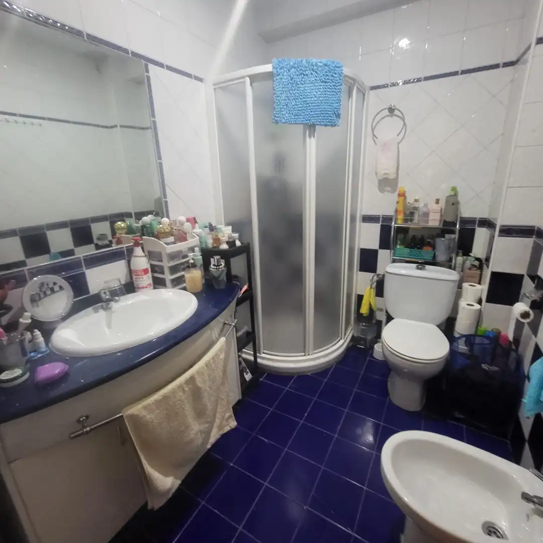 Baño de Piso en venta en Ávila con Calefacción, Terraza y Amueblado
