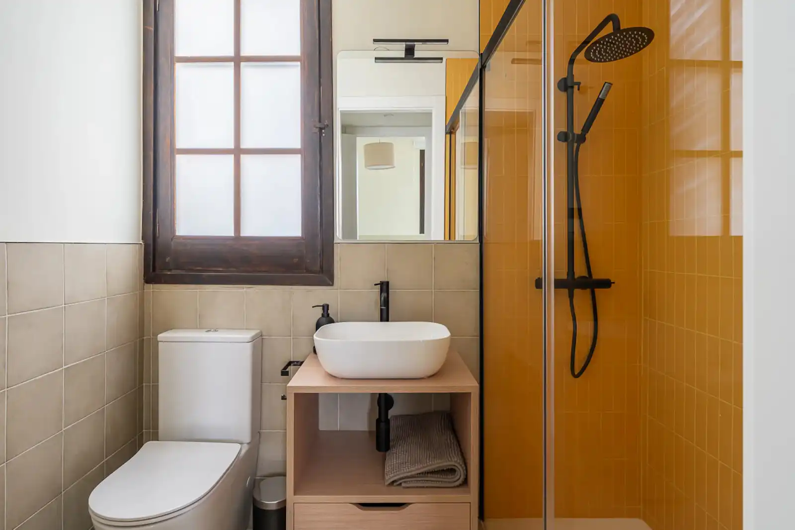 Badezimmer von Wohnung zur Miete in Sant Martí