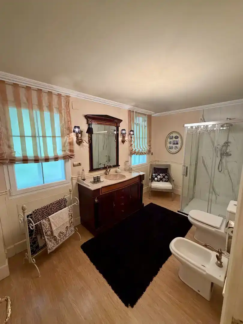 Bany de Casa o xalet en venda en Garray amb Jardí privat, Parquet i Piscina