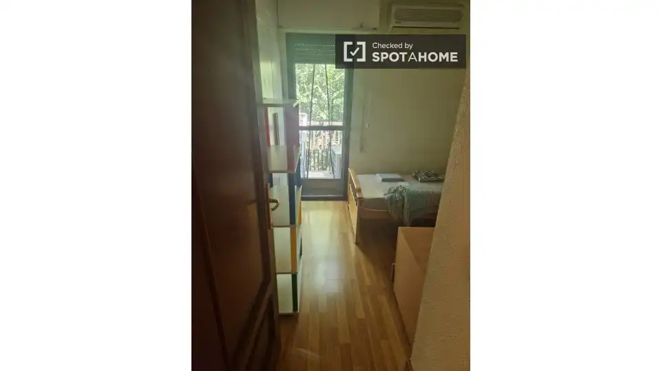 Bedroom of Flat for share in Las Rozas de Madrid  with Air Conditioner, Heating and Furnished