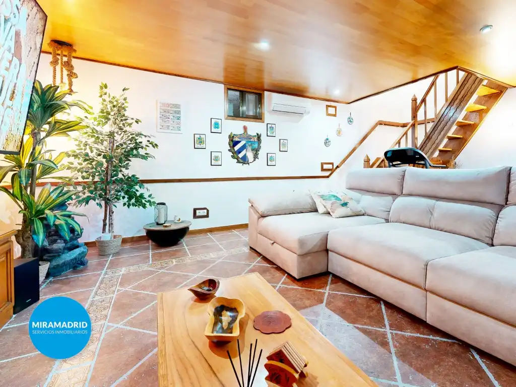 Sala d'estar de Casa adosada en venda en Altos de Jarama