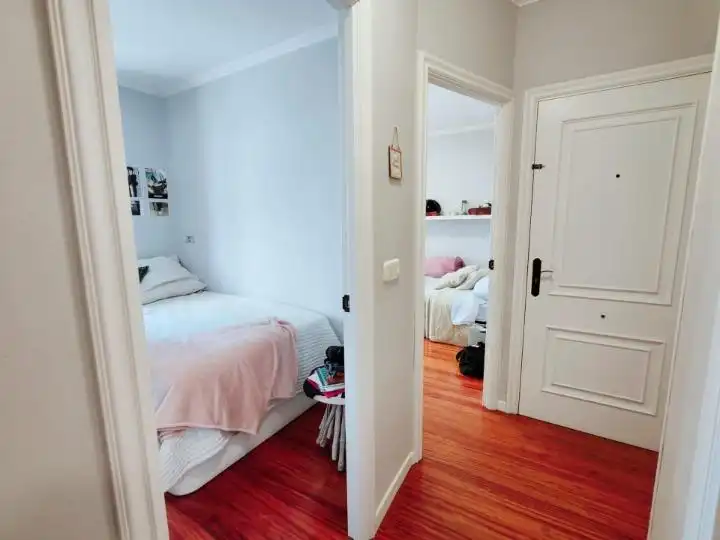 Schlafzimmer von Wohnung zum Verkauf in Vigo  mit Heizung, Möbliert und Balkon