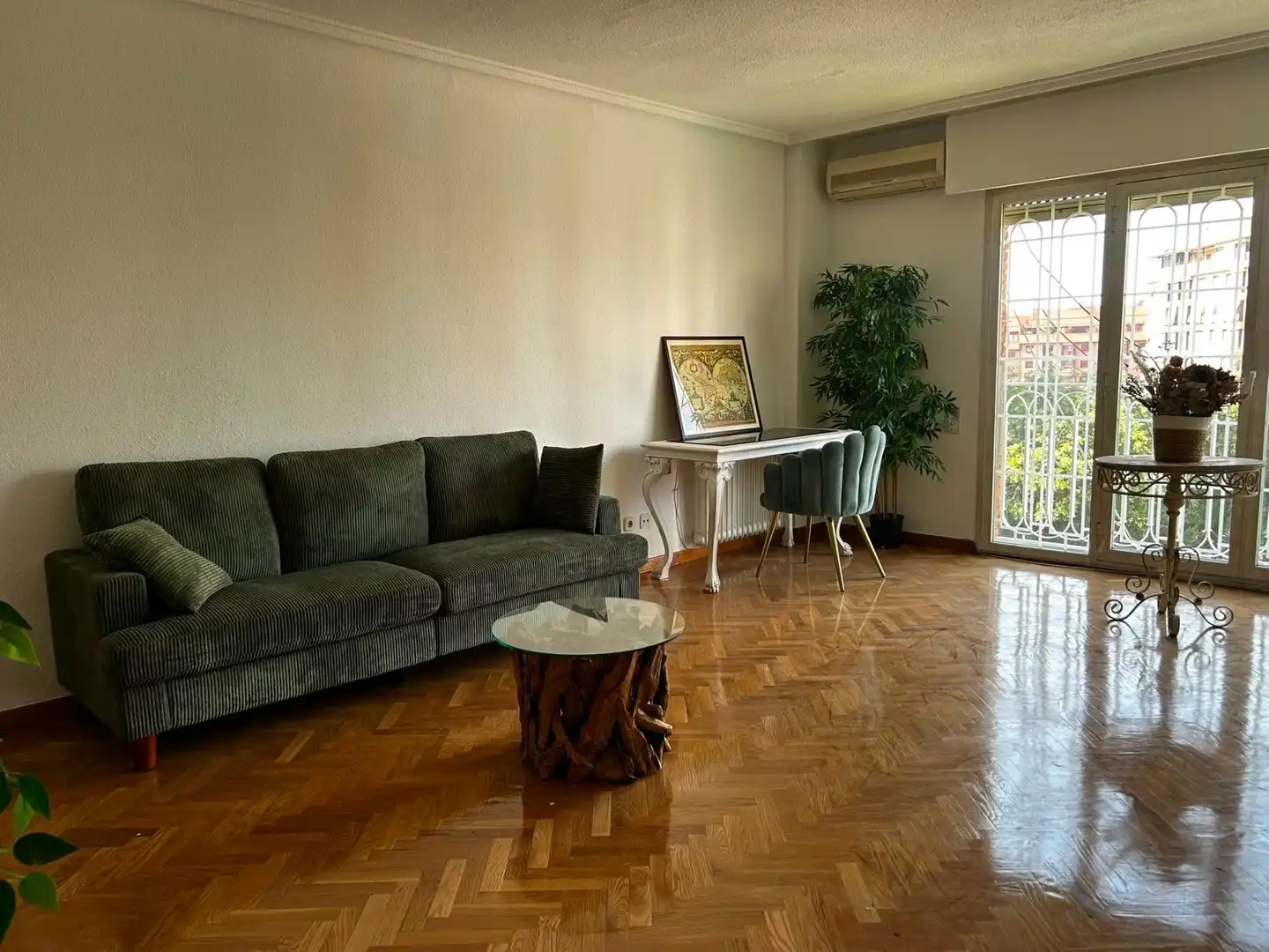 Wohnzimmer von Wohnung zur Miete in Madrid mit Klimaanlage, Heizung und Parkett