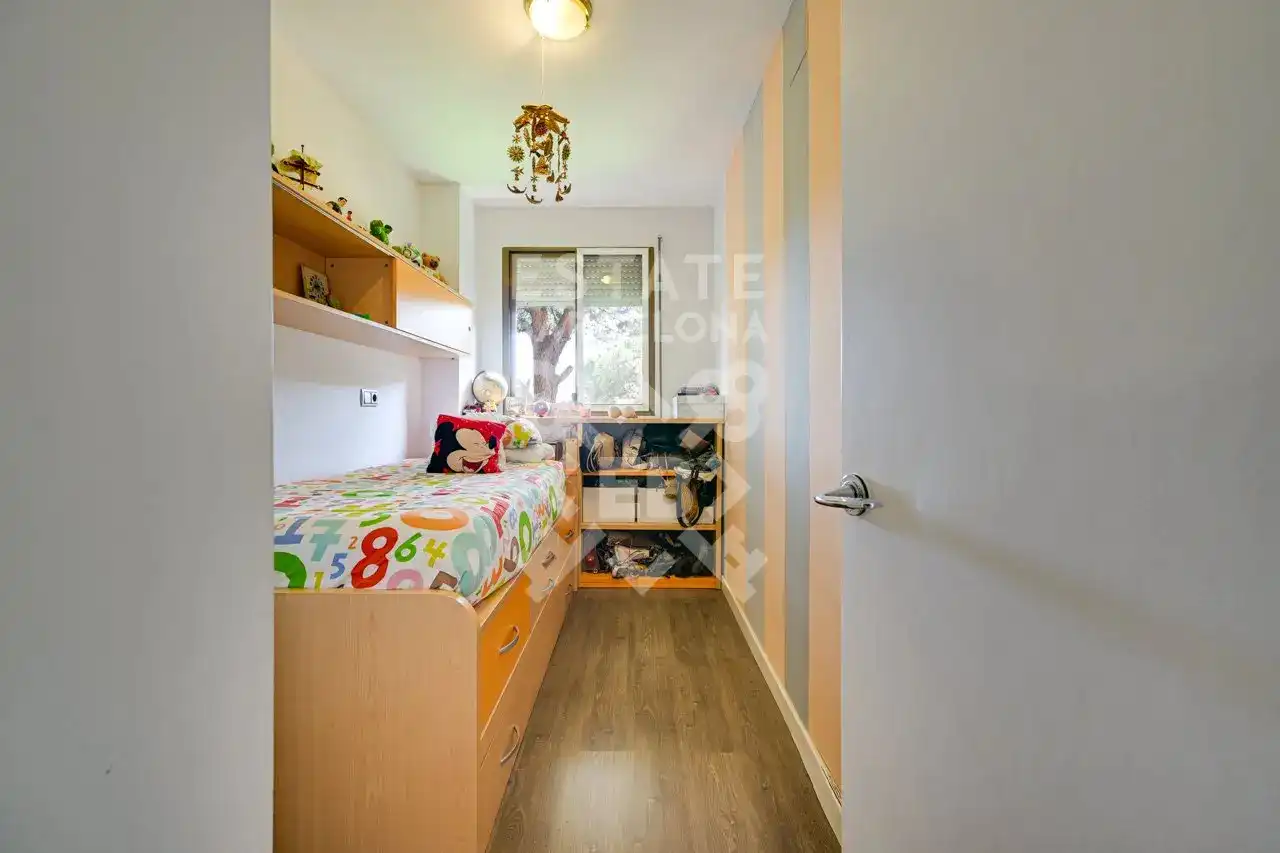 Schlafzimmer von Einfamilien-Reihenhaus zum Verkauf in Mataró mit Klimaanlage, Heizung und Terrasse