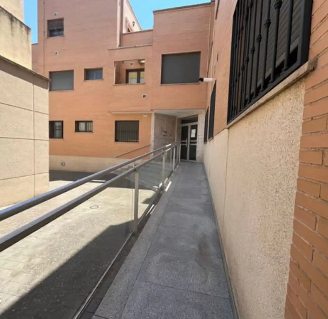 Außenansicht von Wohnung zur Miete in Ciudad Real mit Klimaanlage, Terrasse und Möbliert
