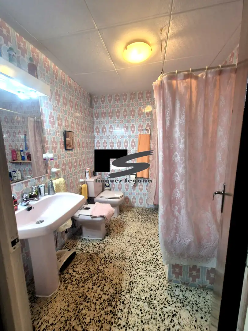 Baño de Piso en venta en Cervera con Calefacción, Amueblado y Horno