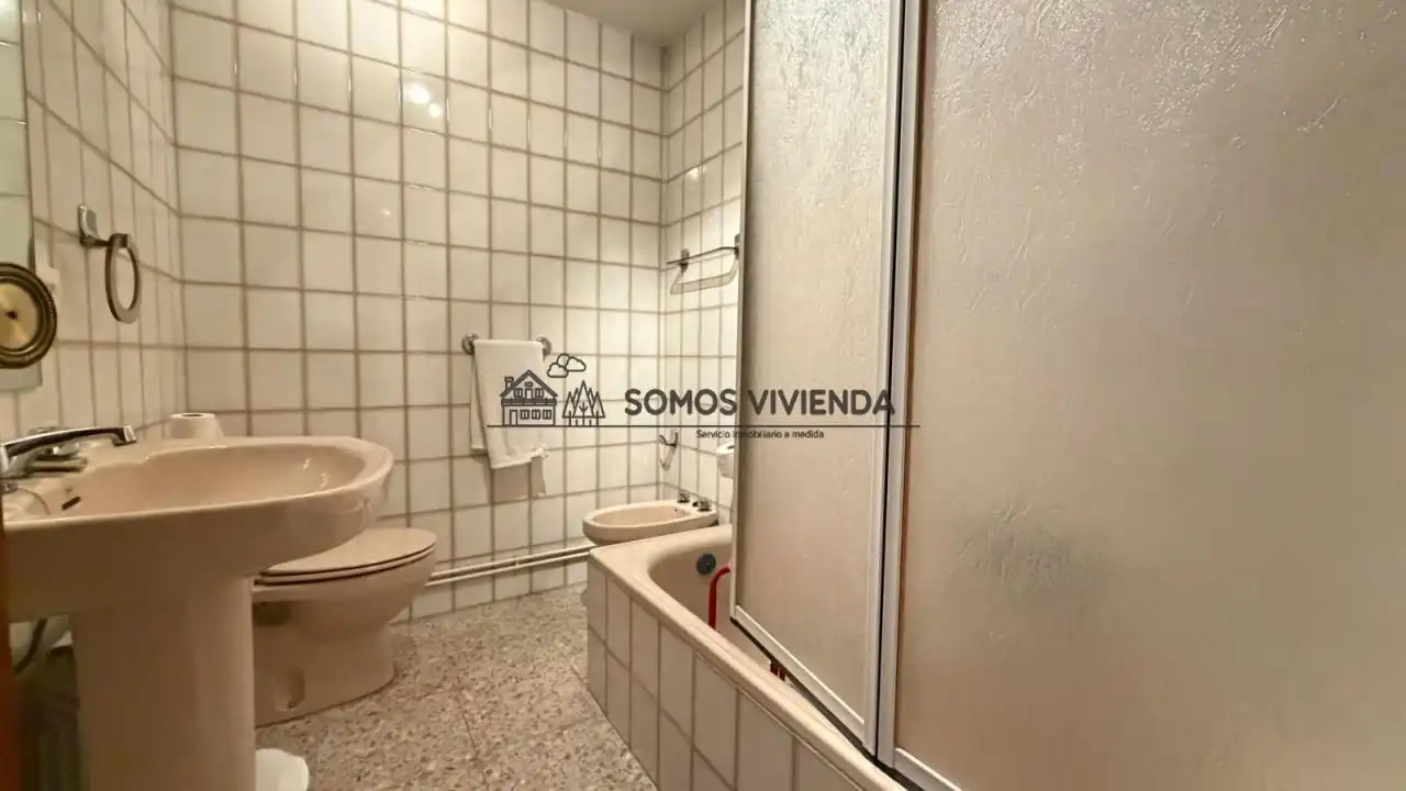 Bathroom of Houses for sale in Ourense Capital   with Heating, Private garden and Terrace