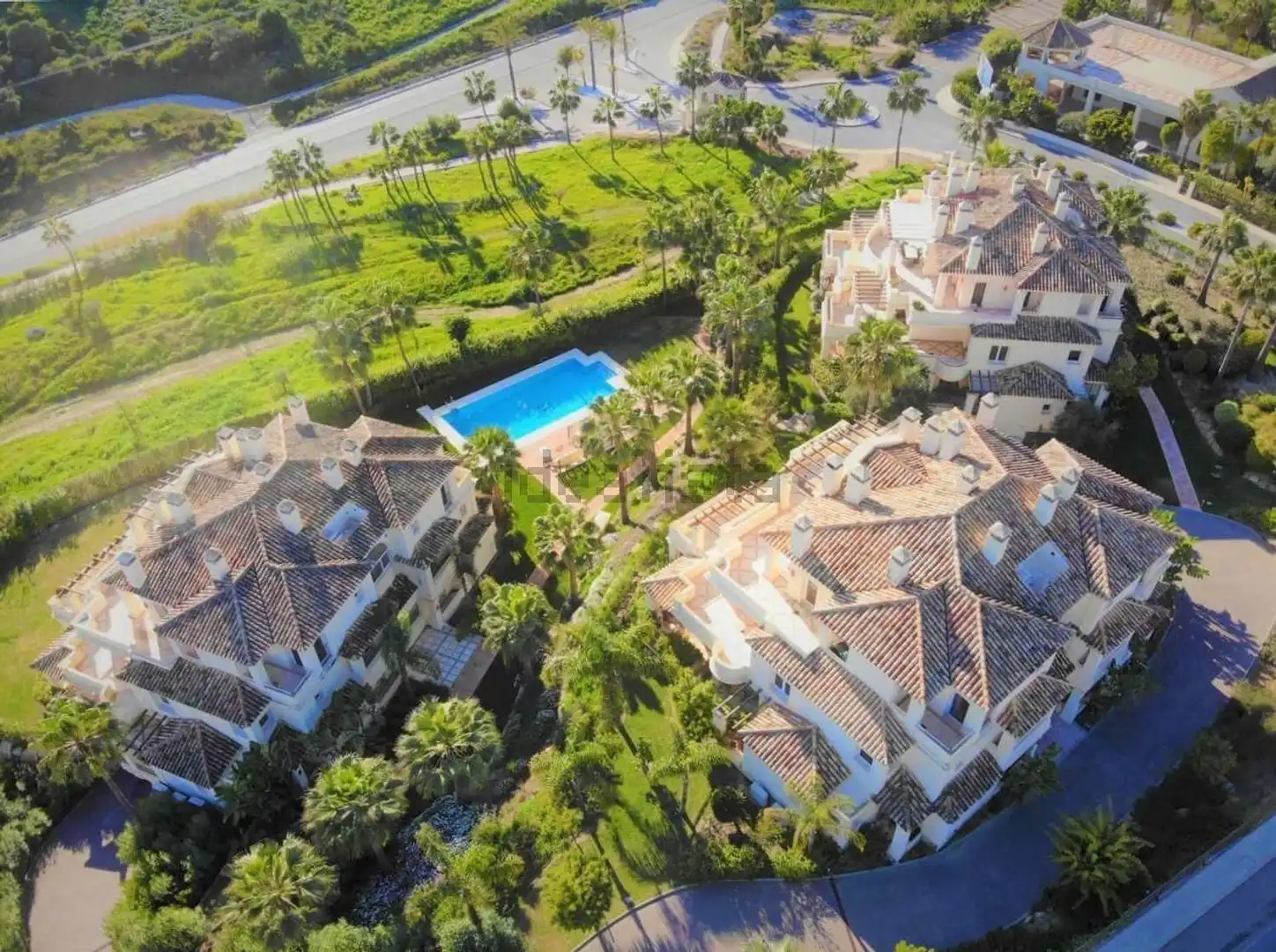 Außenansicht von Wohnungen zum Verkauf in Casares mit Klimaanlage, Heizung und Privatgarten