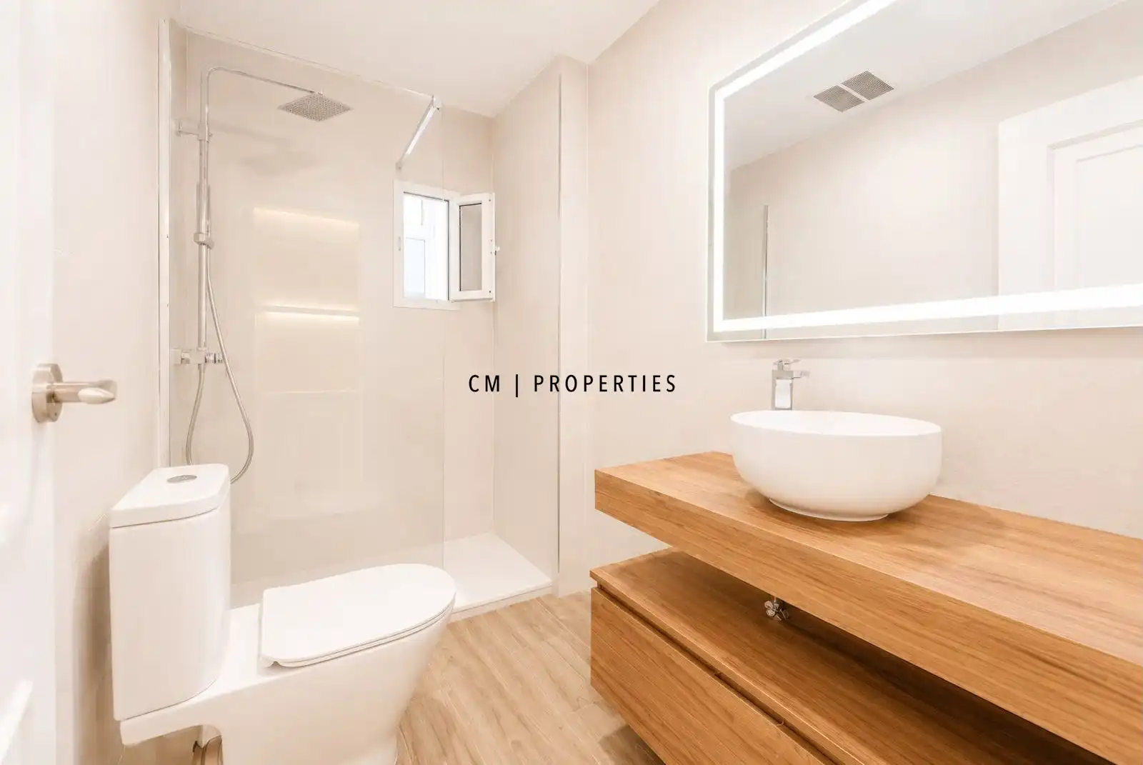 Bathroom of Flat for rent in Valencia  with Air Conditioner, Heating and Terrace