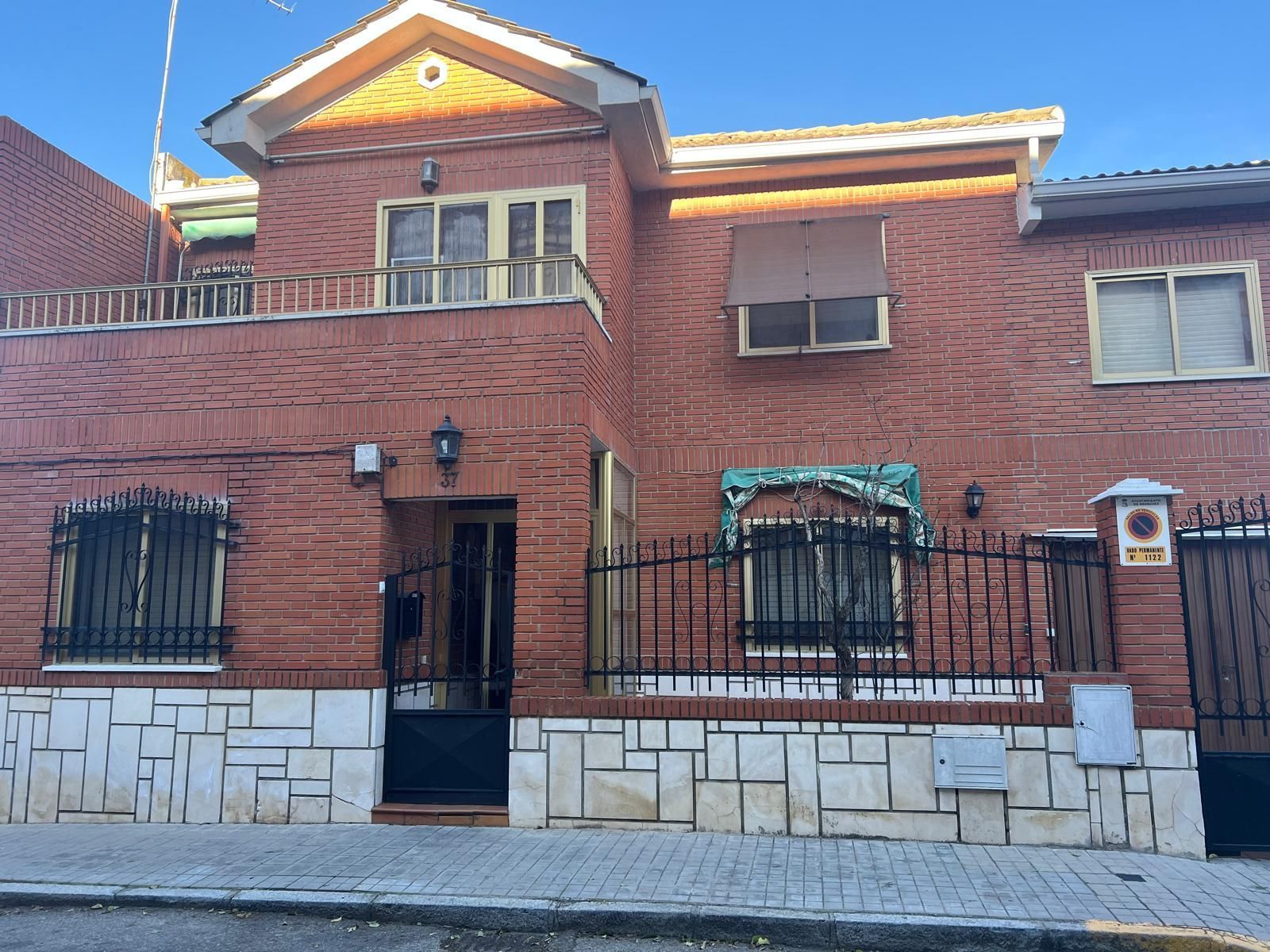 Vista exterior de Casa o chalet en venta en Aranjuez con Aire acondicionado, Calefacción y Jardín privado