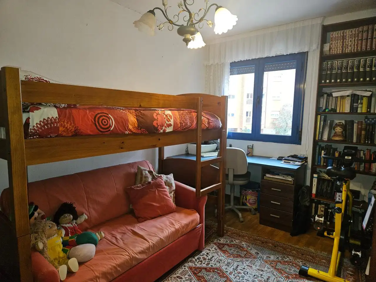 Habitación de Piso en venta en León Capital  con Calefacción, Trastero y Amueblado