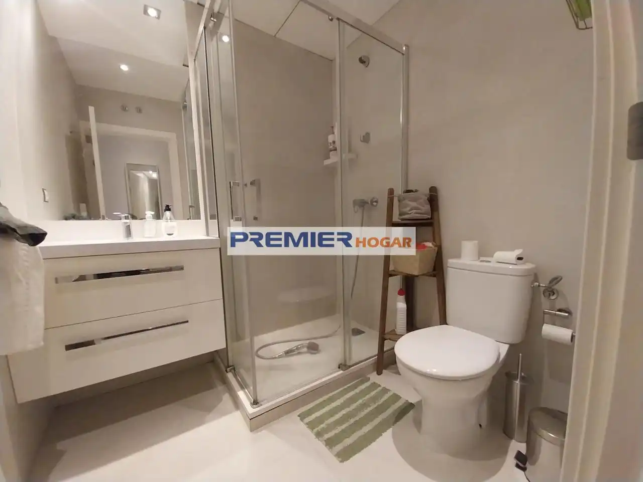 Bathroom of Ground floor for rent in Madrid  with Air Conditioner, Heating and Furnished