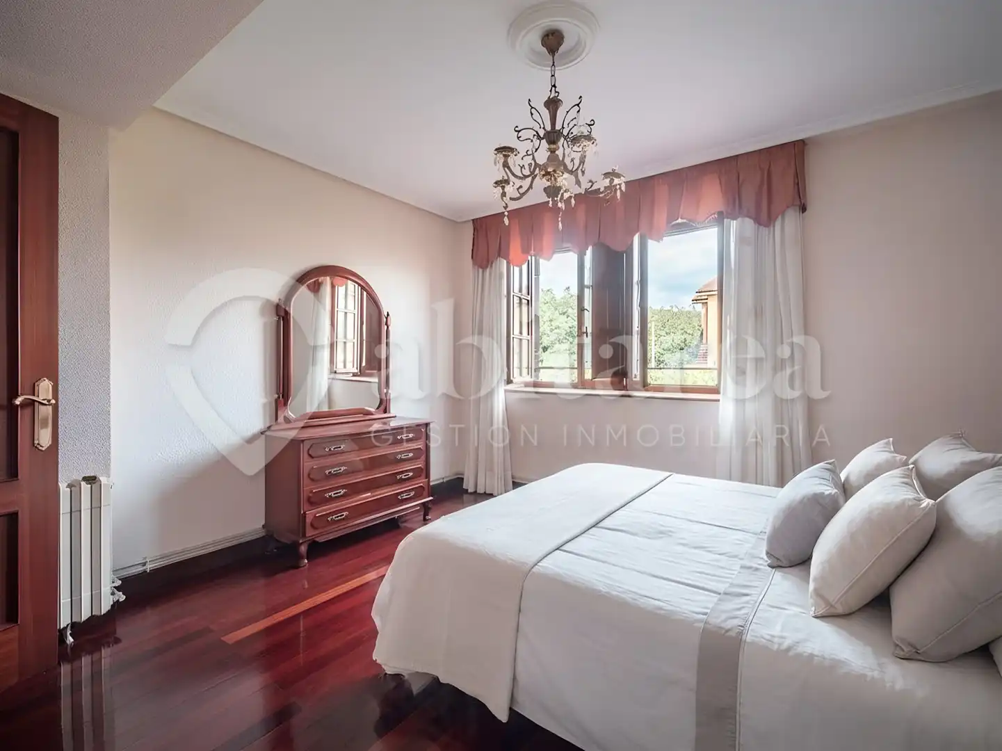 Bedroom of Country homes for sale in Camargo  with Heating, Private garden and Parquet flooring