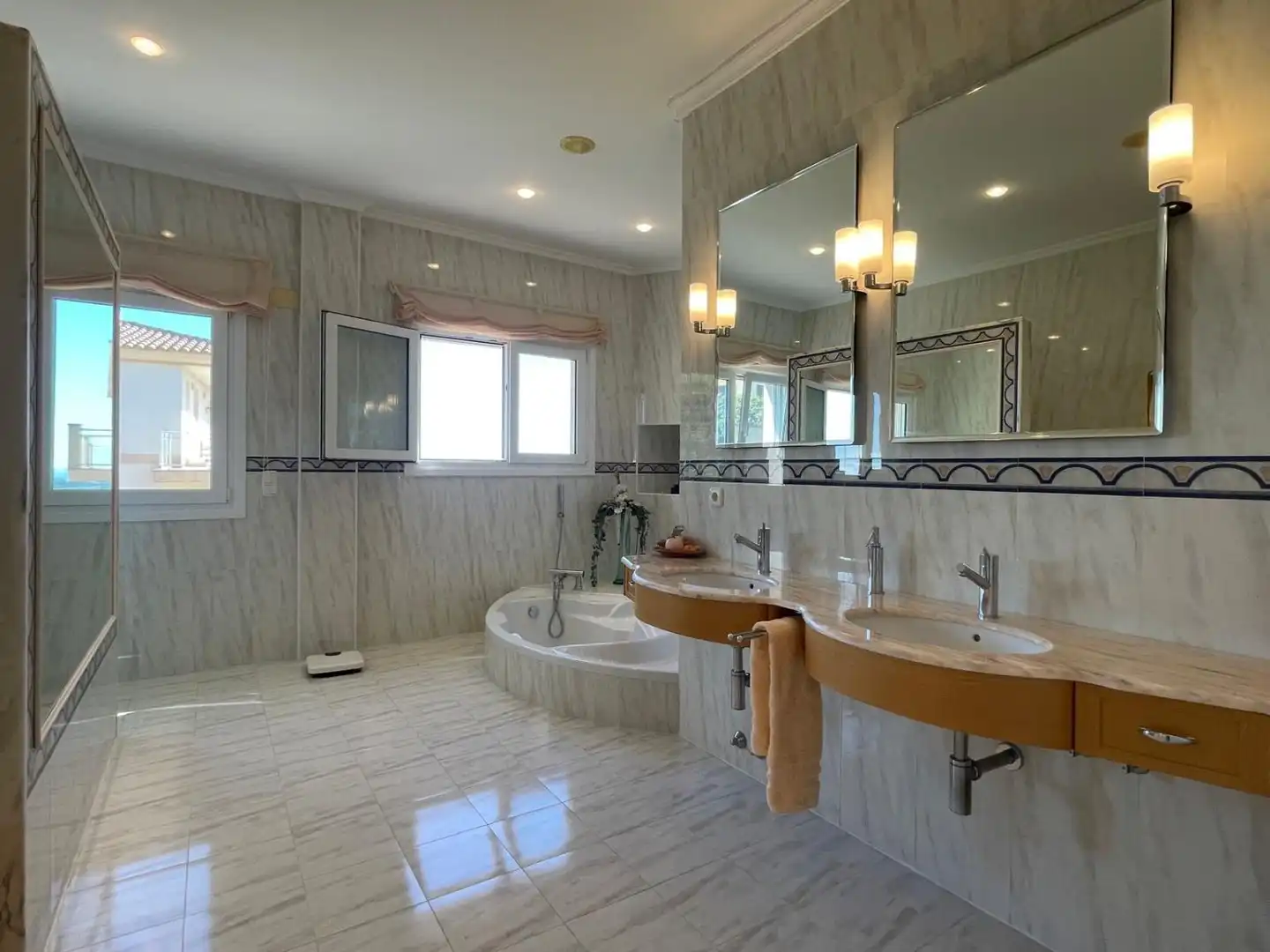 Bathroom of Houses for sale in Vinaròs  with Air Conditioner, Terrace and Furnished