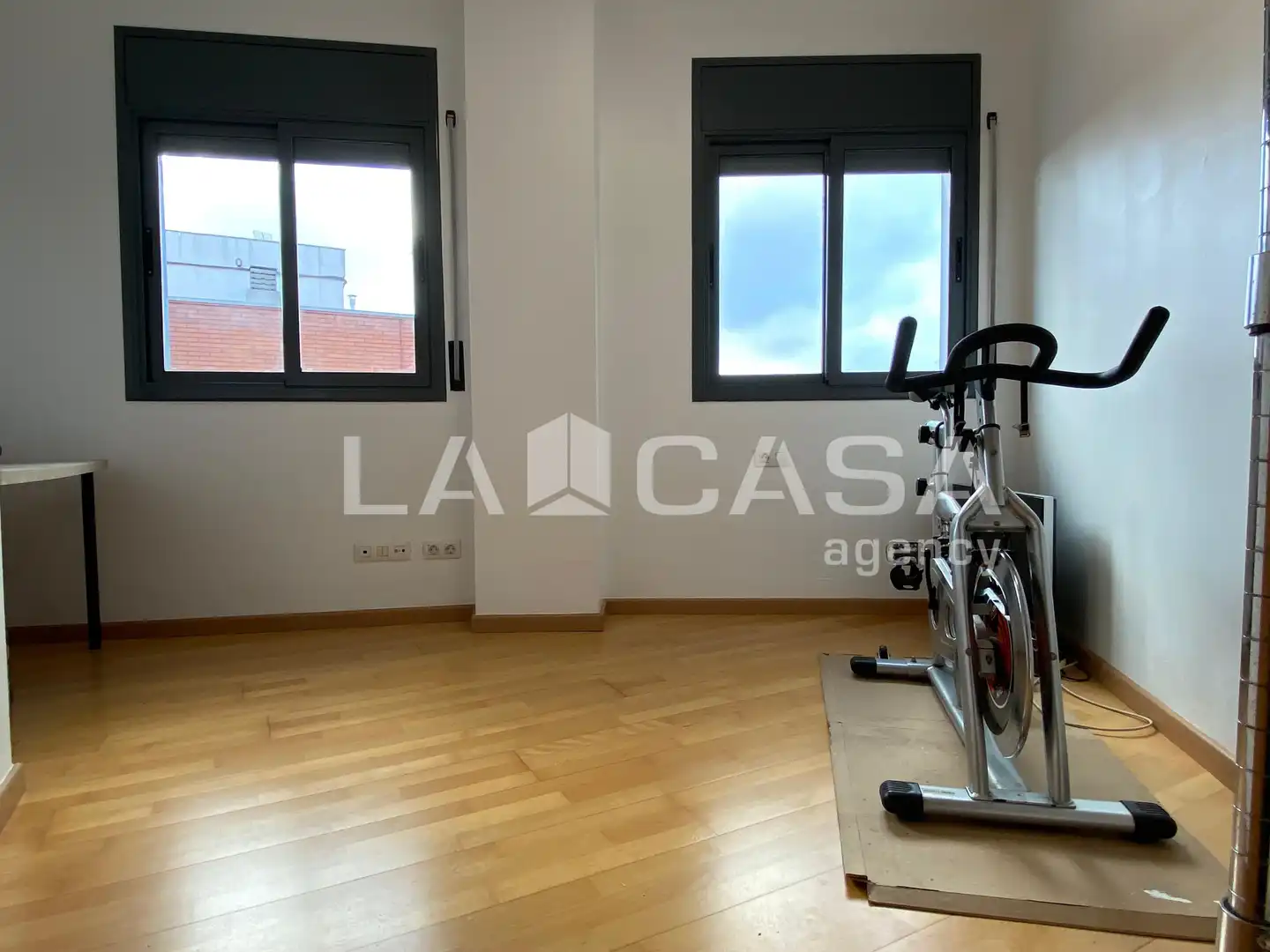Ático en venta en Santa Coloma de Gramenet con Calefacción, Terraza y Trastero