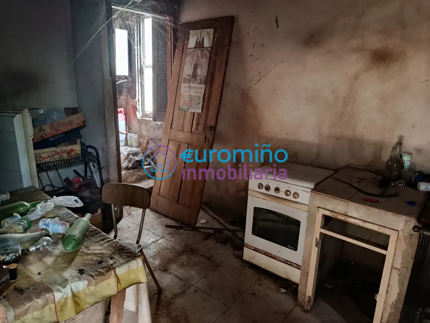 Cuina de Casa o xalet en venda en Salvaterra de Miño amb Jardí privat, Traster i Moblat
