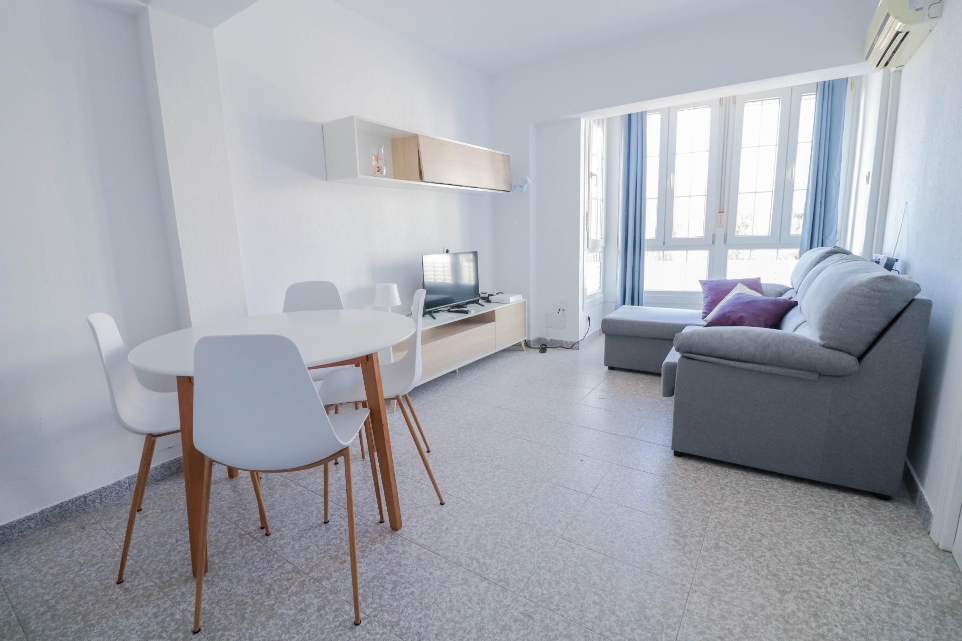 Sala d'estar de Pis en venda en  Almería Capital amb Aire condicionat i Terrassa