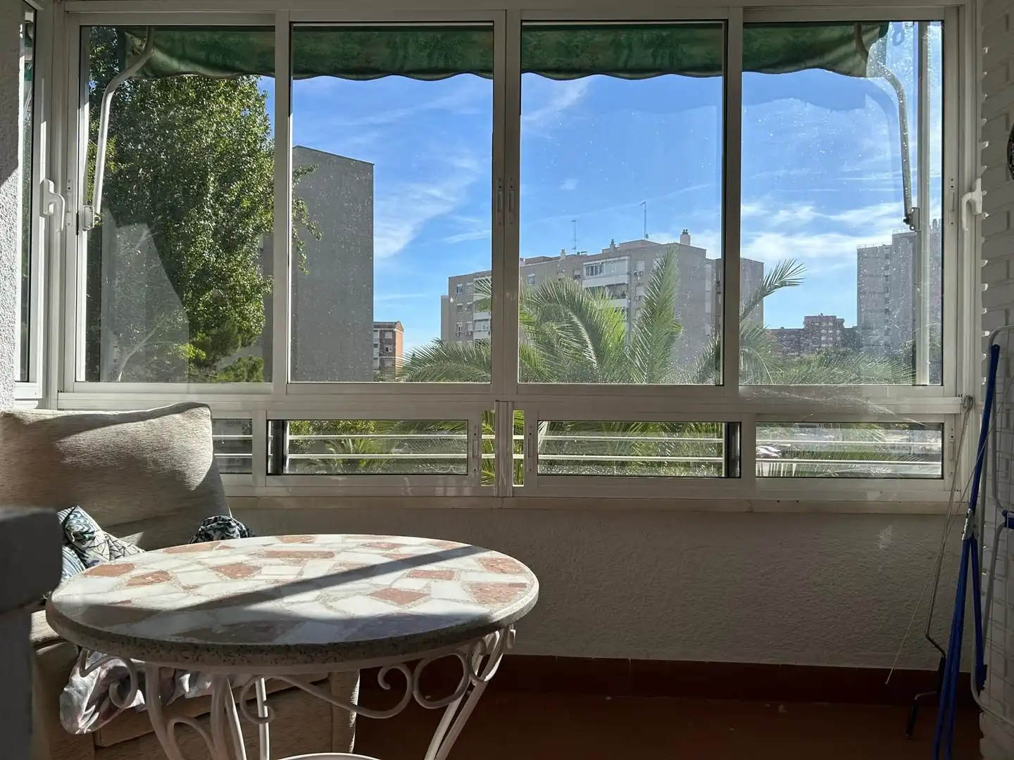 Terraza de Piso para compartir en Madrid con Amueblado