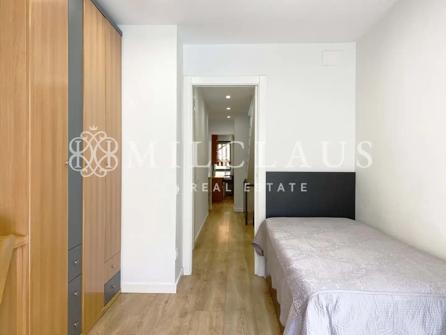 Schlafzimmer von Einfamilien-Reihenhaus zum Verkauf in L'Hospitalet de Llobregat mit Klimaanlage, Heizung und Parkett