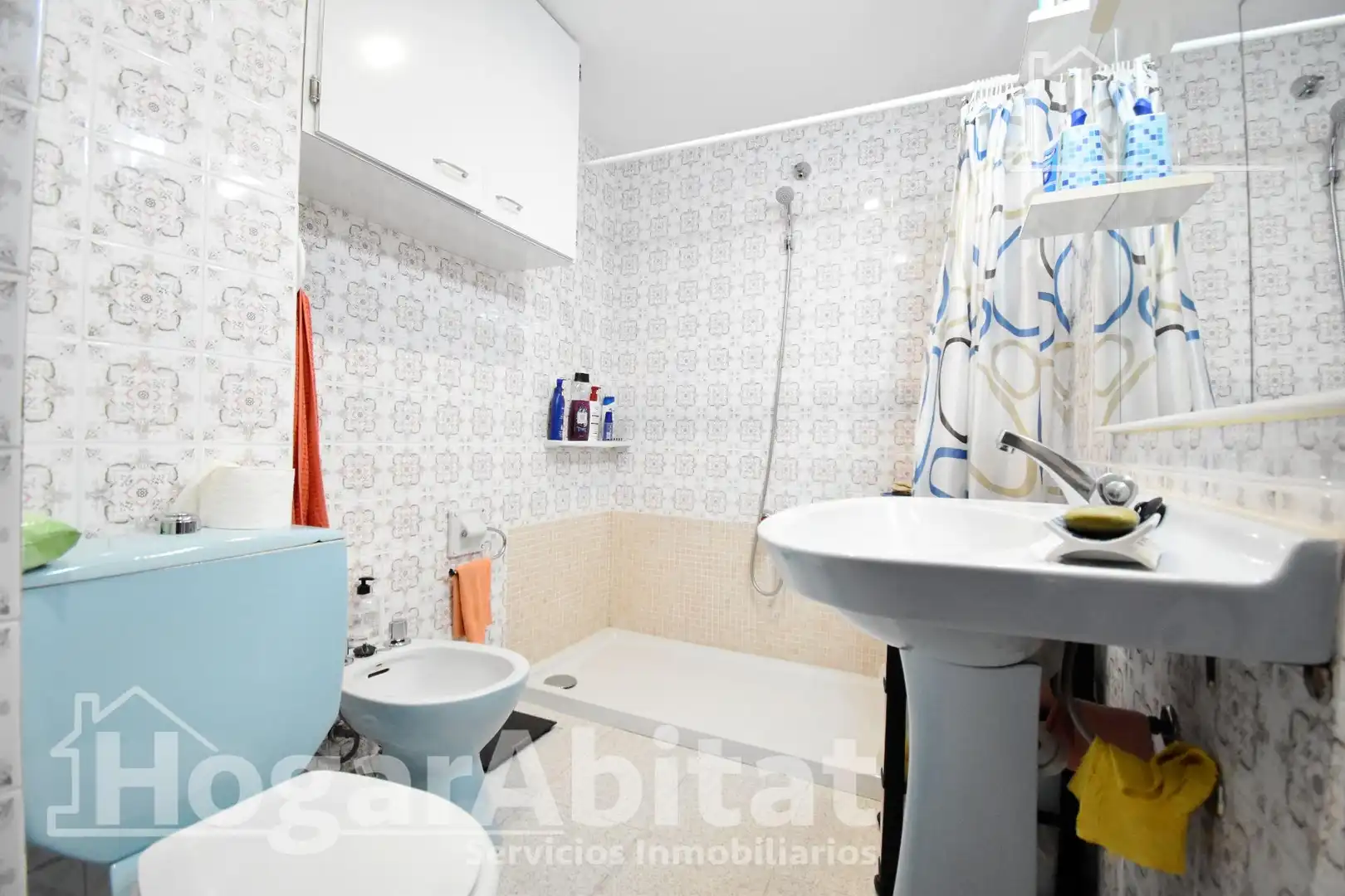 Baño de Piso en venta en Oliva con Terraza, Amueblado y Balcón