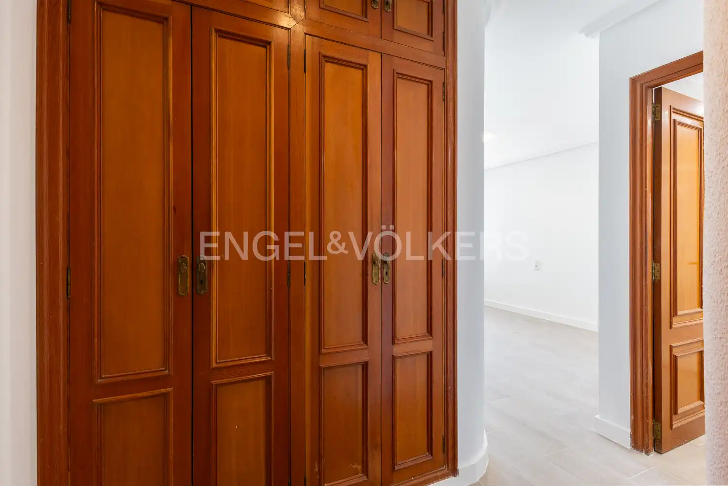 Wohnung zur Miete in Valencia mit Klimaanlage, Heizung und Terrasse