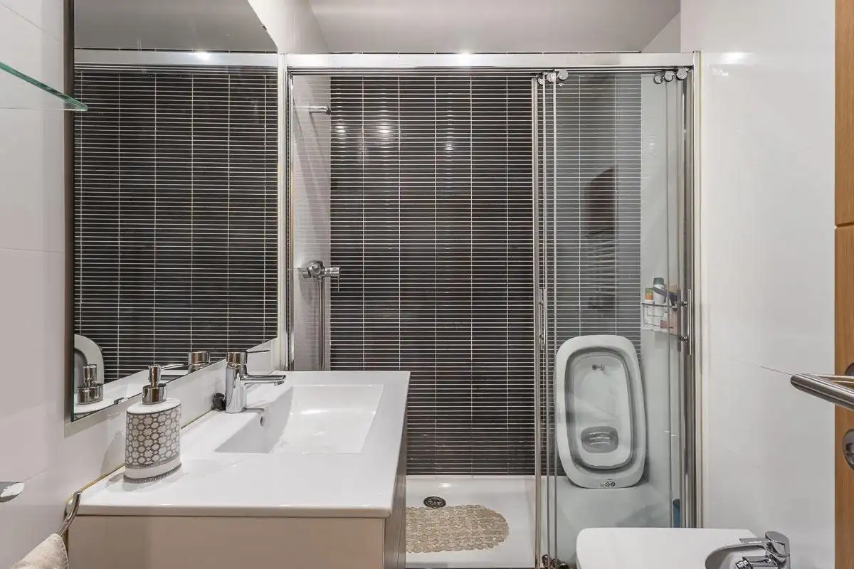 Baño de Piso en venta en Granada con Aire acondicionado, Calefacción y Trastero