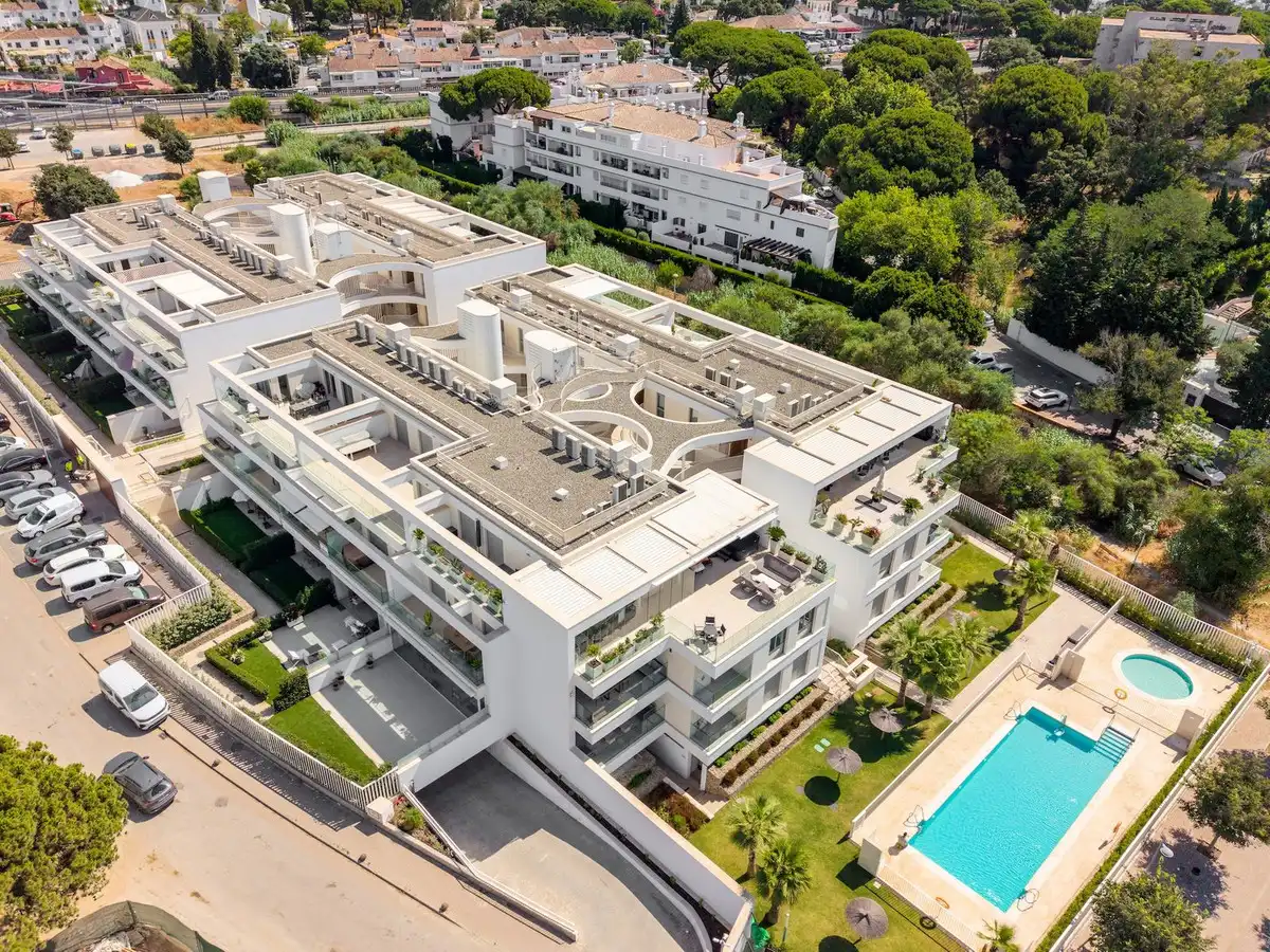 Piso con ascensor en venta en Elviria - Cabopino, imagen 2