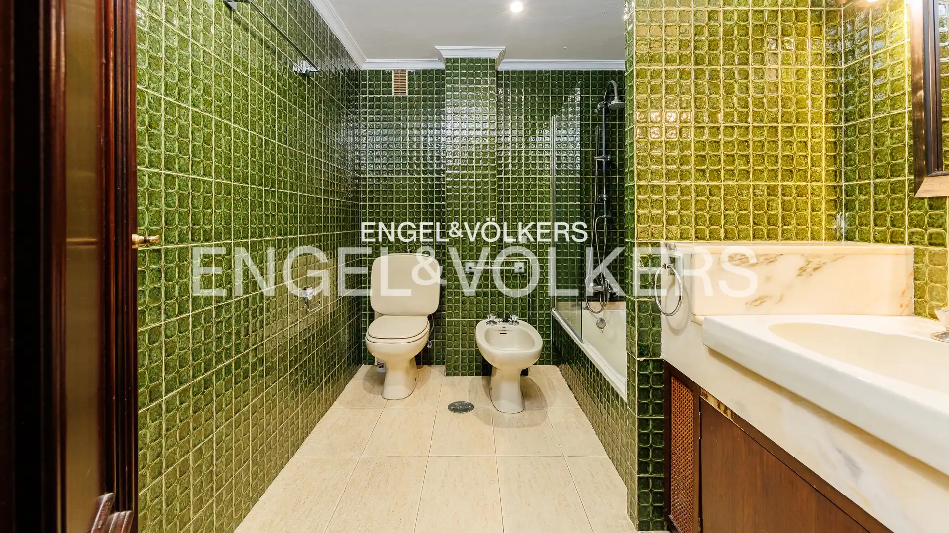 Badezimmer von Wohnungen zum Verkauf in Vigo  mit Heizung, Parkett und Terrasse