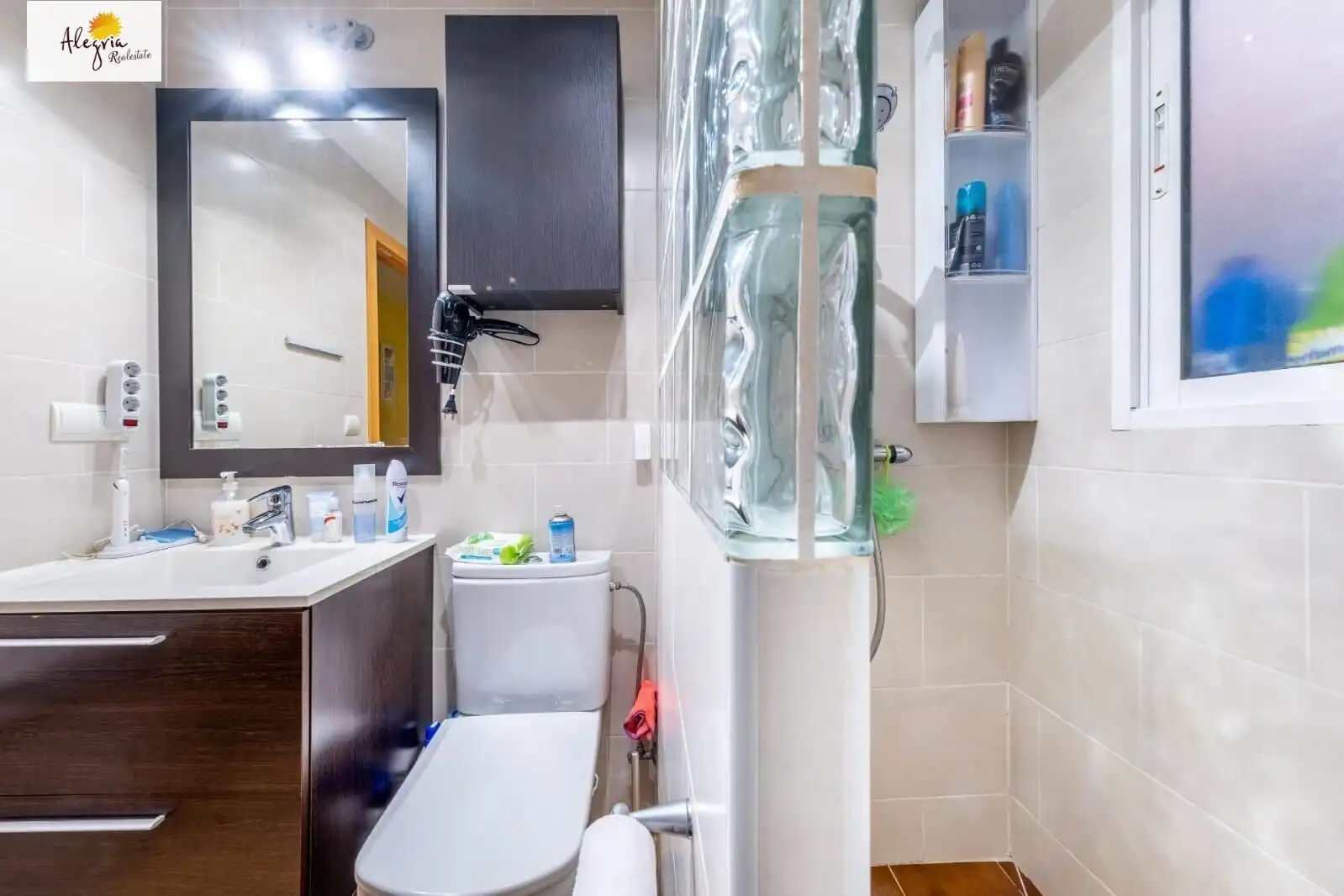 Baño de Apartamento en venta en Alicante / Alacant con Calefacción y Amueblado