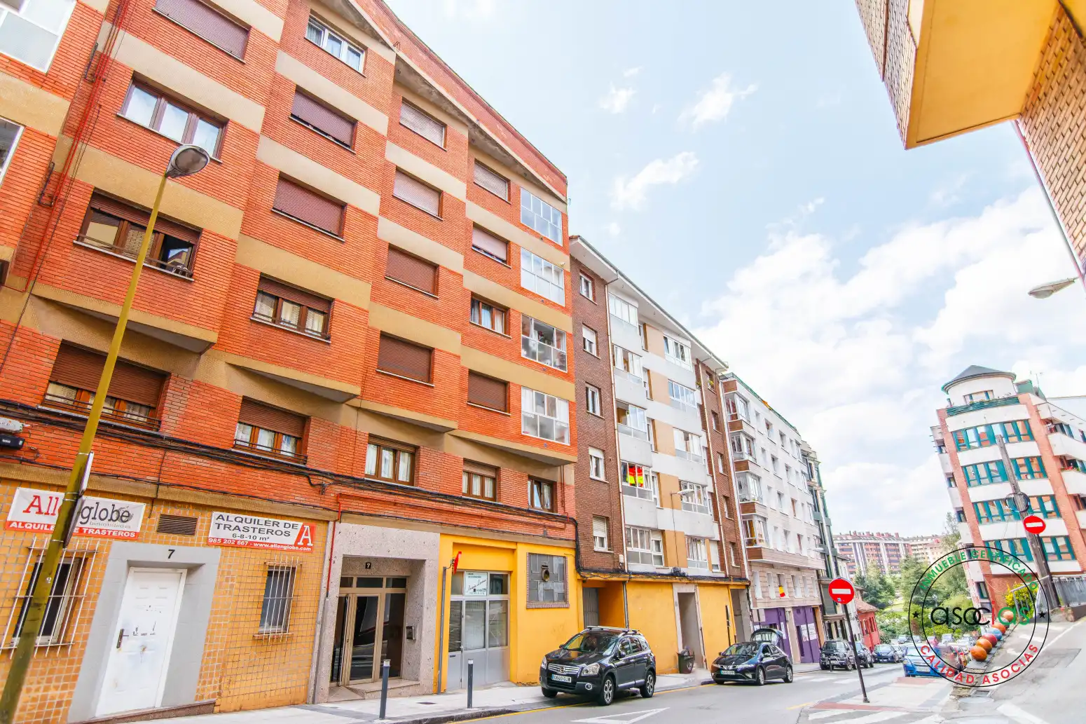 Vista exterior de Pis en venda en Oviedo  amb Calefacció, Parquet i Moblat