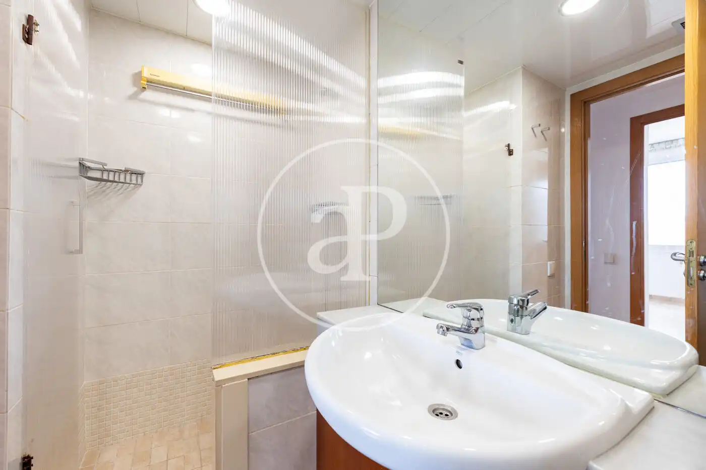 Bathroom of Flat for sale in Barcelona  with Air Conditioner, Heating and Terrace