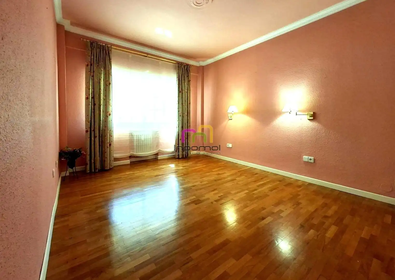 Sala d'estar de Pis en venda en Badajoz amb Calefacció i Parquet
