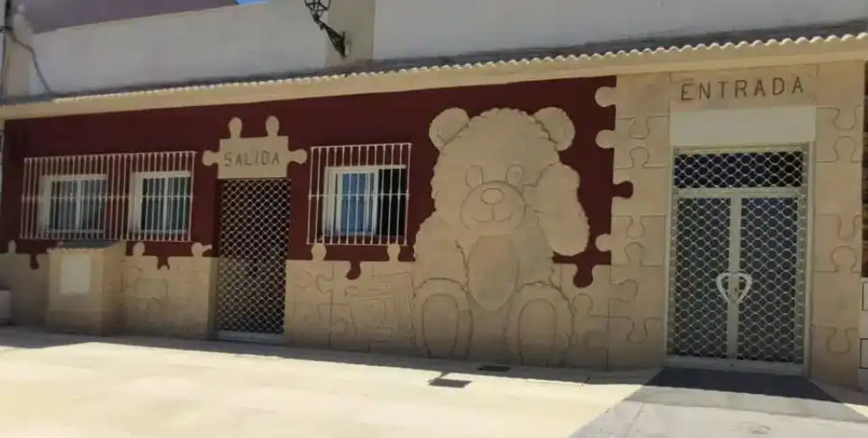 Vista exterior de Casa adosada en venda en Cuevas de San Marcos amb Calefacció, Terrassa i Alarma