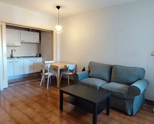 Sala d'estar de Apartament de lloguer en  Madrid Capital amb Aire condicionat i Piscina comunitària