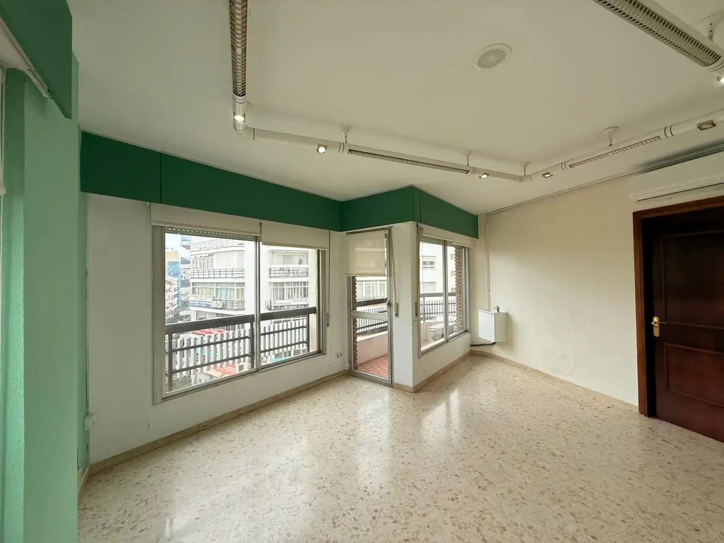 Exterior view of Office for rent in Marbella  with Air Conditioner and Balcony