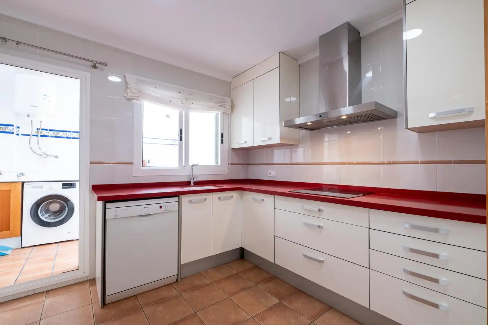 Küche von Dachboden zur Miete in Moncada mit Privatgarten, Terrasse und Balkon