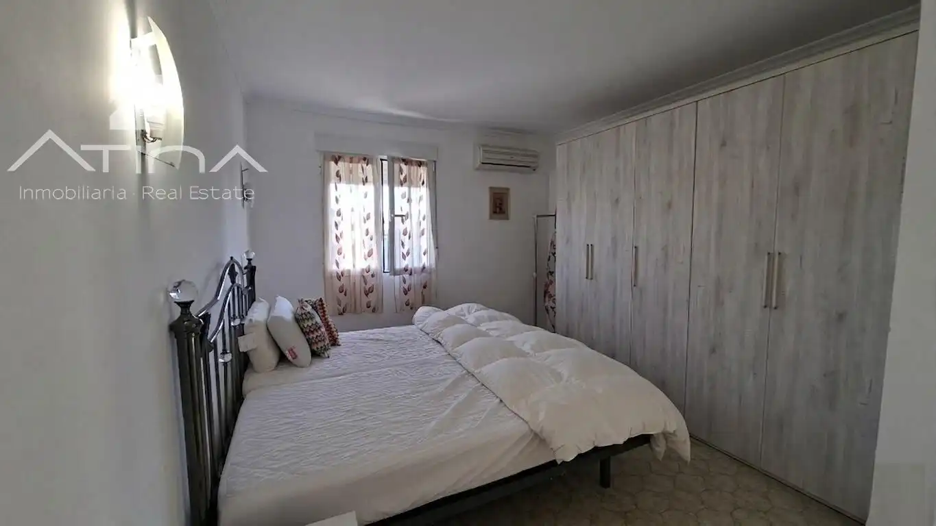 Dormitori de Casa adosada en venda en Dénia amb Aire condicionat, Calefacció i Jardí privat
