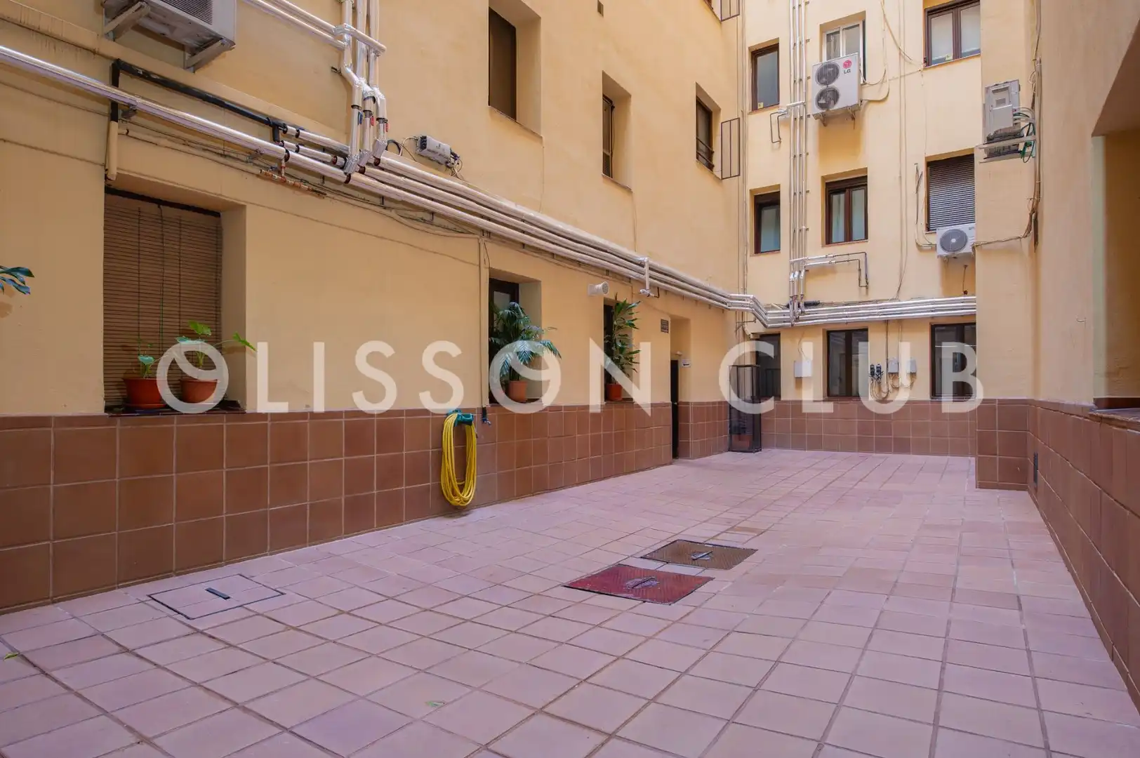 Exterior view of Flat for sale in Madrid  with Air Conditioner, Heating and Storage room