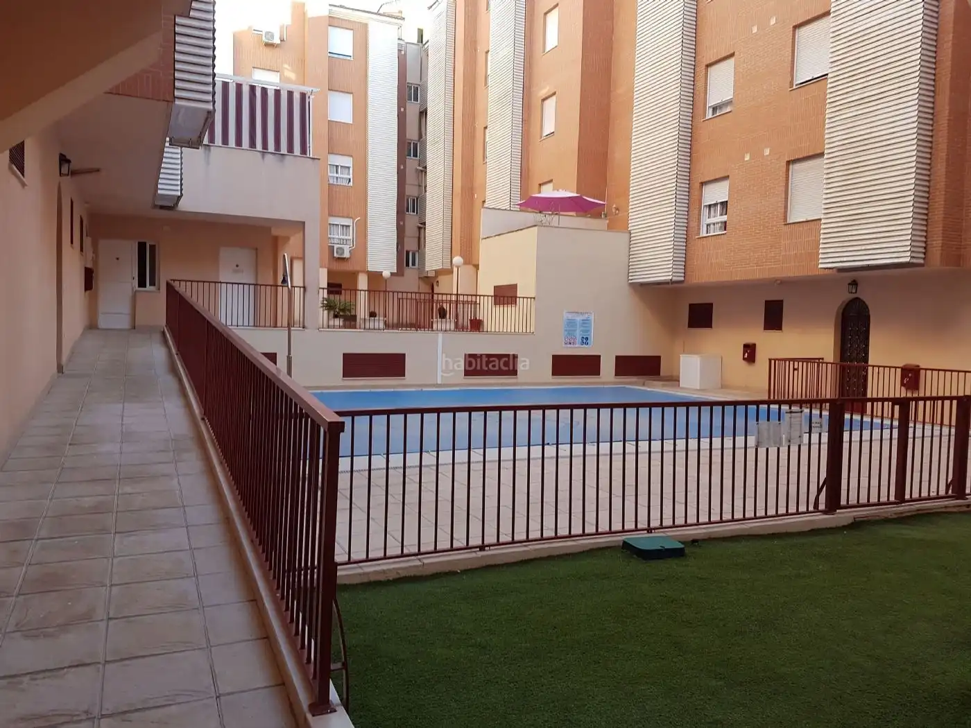 Pis amb piscina en venda a Avenida 8 de Marzo 20, imagen 3