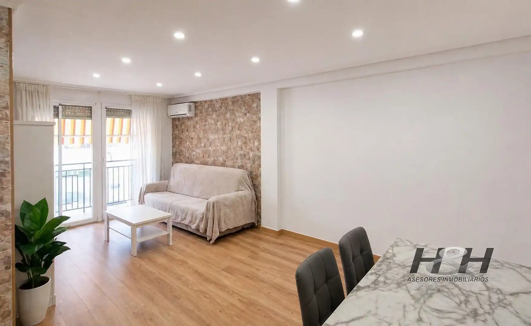 Sala de estar de Piso en venta en Burjassot con Aire acondicionado, Parquet y Balcón
