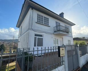 Vista exterior de Casa o xalet en venda en Vigo  amb Calefacció, Jardí privat i Terrassa