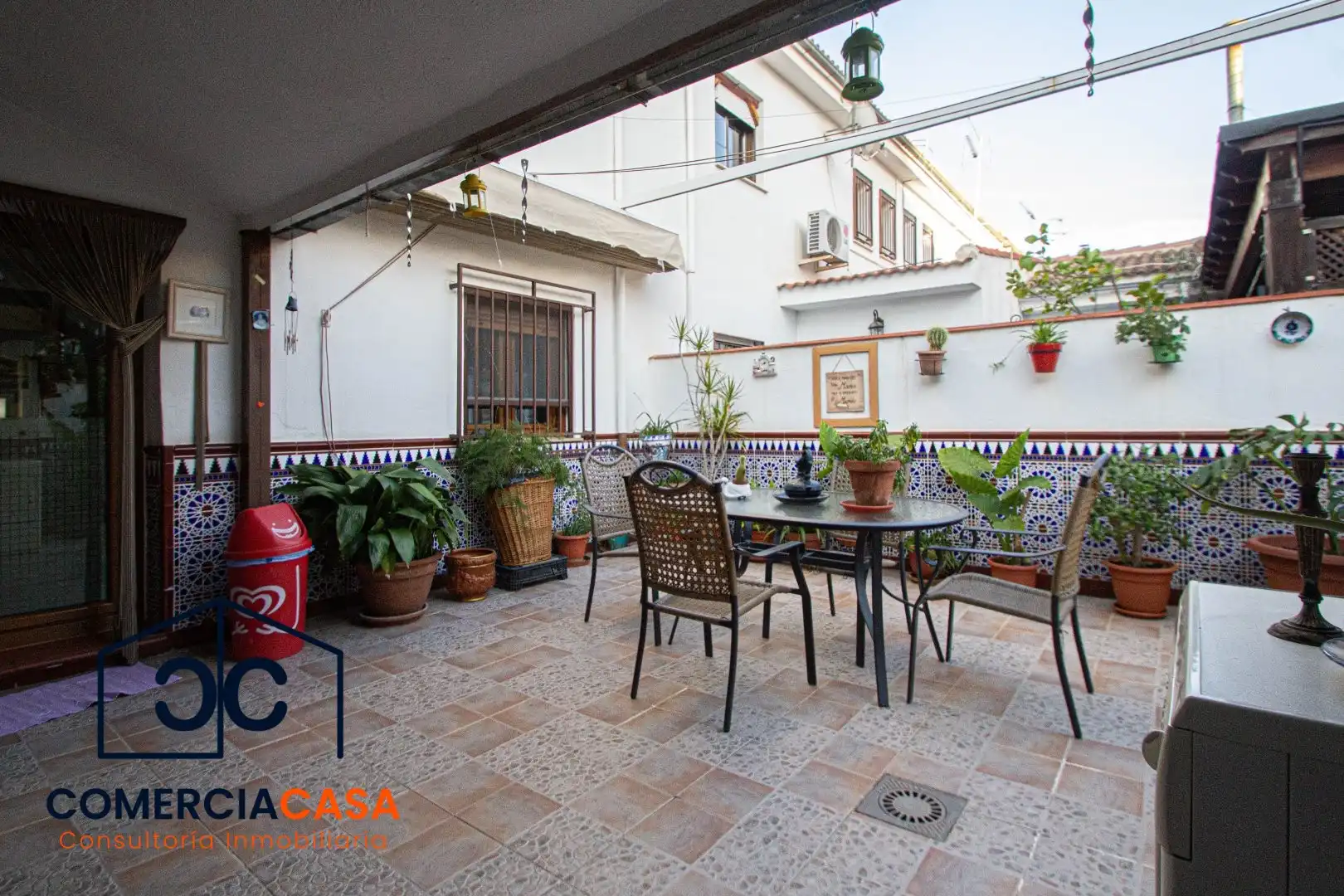 Jardí de Casa adosada en venda en Armilla amb Calefacció, Terrassa i Traster