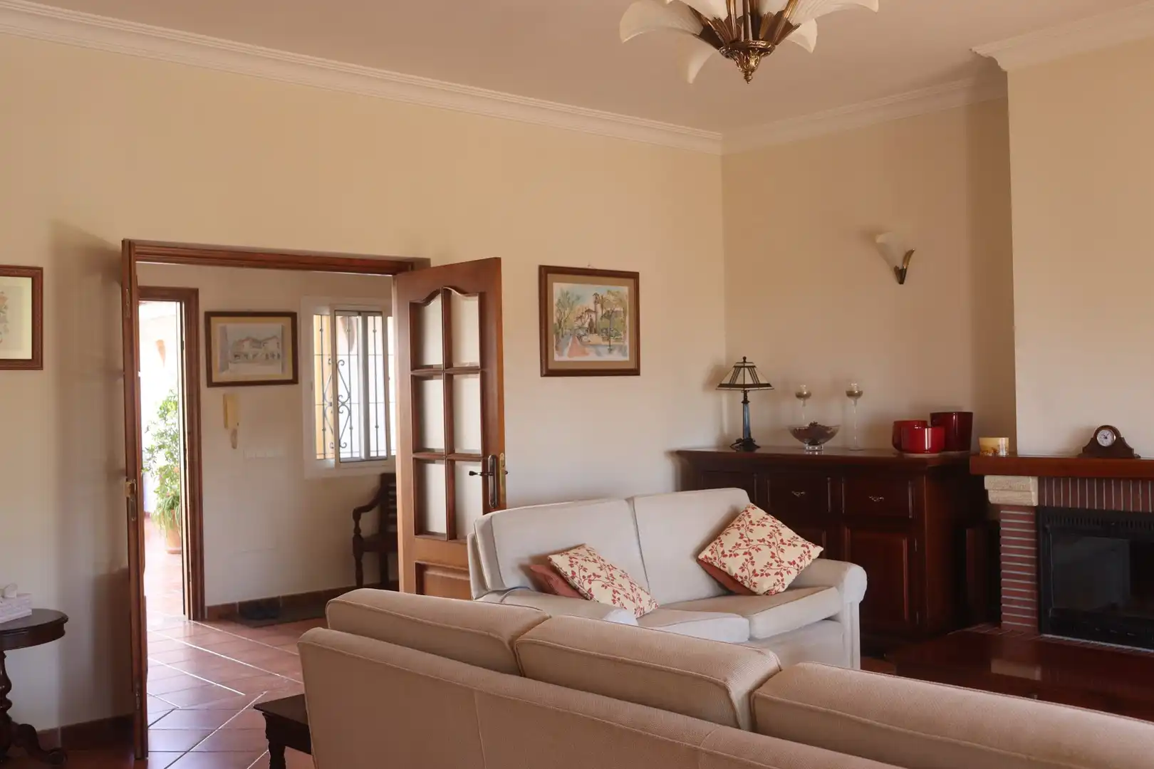 Sala d'estar de Casa o xalet en venda en Mijas amb Aire condicionat i Piscina