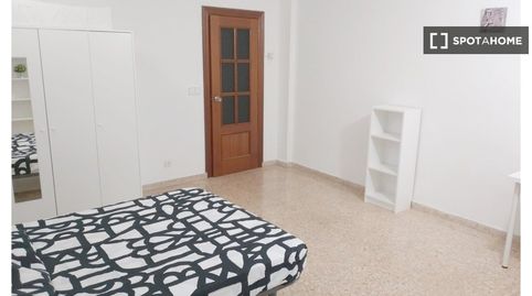 Photo 2 of Room in Parque de los Cineastas, Zaragoza Capital