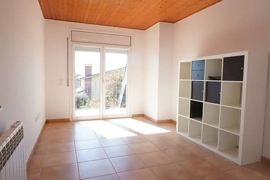 Sala d'estar de Casa adosada en venda en Montagut i Oix amb Aire condicionat, Calefacció i Terrassa