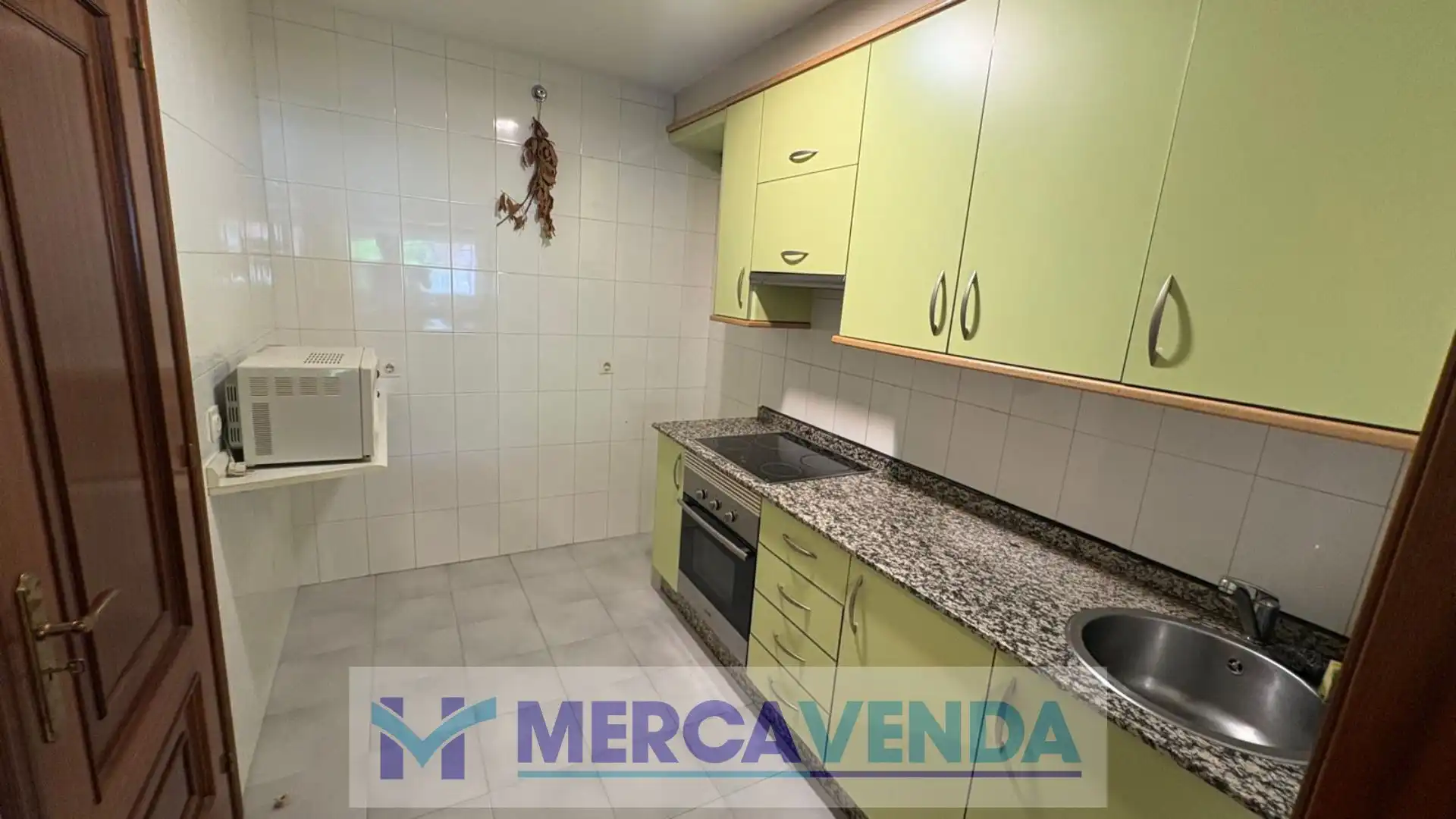 Cocina de Piso en venta en Mondariz-Balneario con Calefacción, Jardín privado y Amueblado