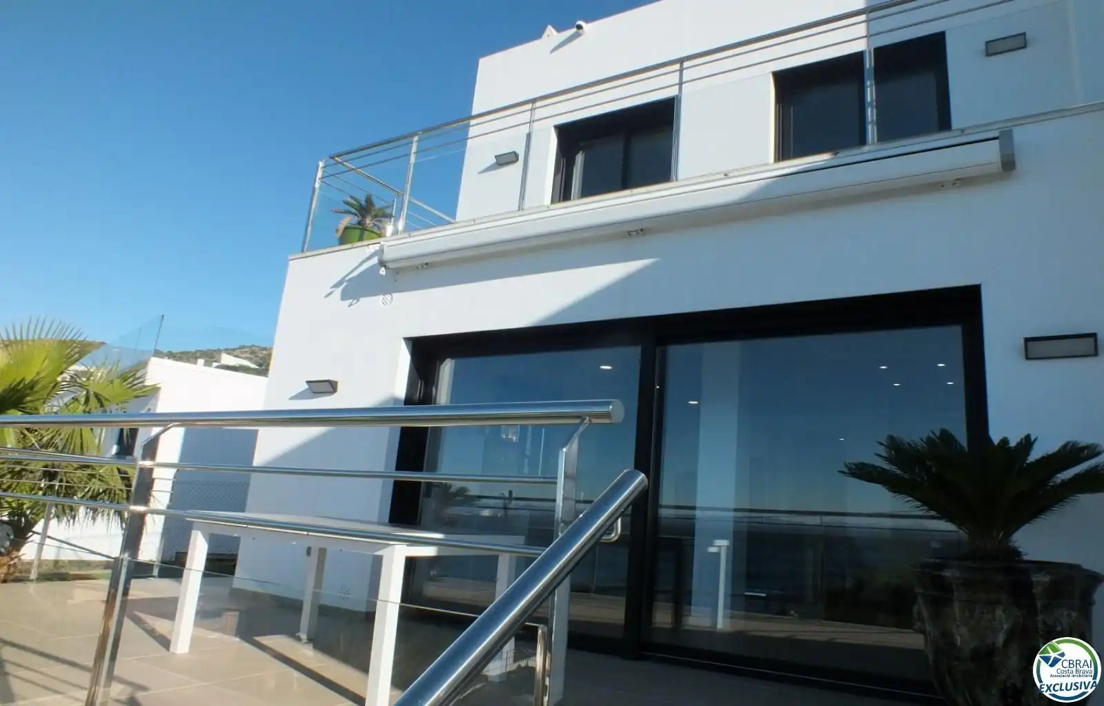 Vista exterior de Casa o xalet en venda en Roses amb Aire condicionat, Jardí privat i Piscina